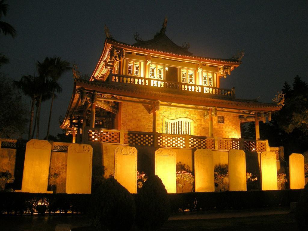 Cambridge Tainan Hotel Exterior foto