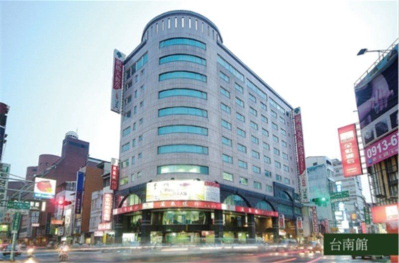 Cambridge Tainan Hotel Exterior foto